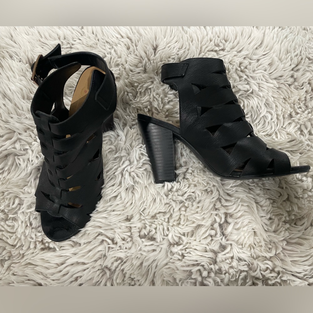 Black Cutout Style Heels - Picture 2 of 8